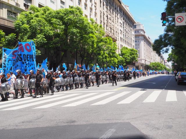 The march along Avenida Peña