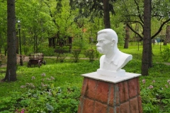 A bust of VI Lenin in the garden of a residential home for veterans