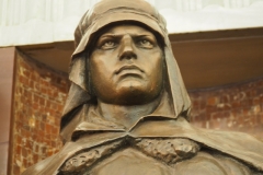 Baumanskaya sculpture - Partisan