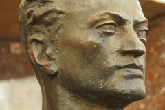 Baumanskaya sculpture - intellectual