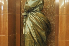 Baumanskaya sculpture - Partisan