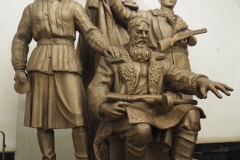 sculptural group 'belarusian partisans', belorusskaya metro station moscow