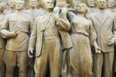 Glory to the Standard Bearer of Peace, the Soviet People!