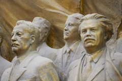 Glory to the Standard Bearer of Peace, the Soviet People!