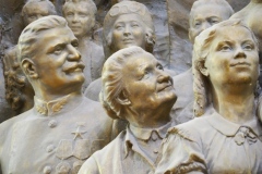 Glory to the Standard Bearer of Peace, the Soviet People!