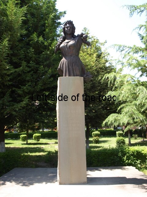 New Liri Gero statue - Fier