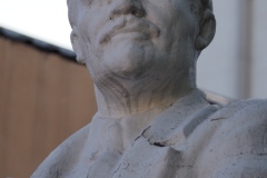 VI Lenin next to war memorial