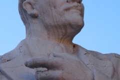VI Lenin next to war memorial