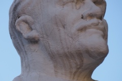 VI Lenin next to war memorial